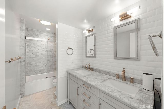 40 15th Street C, Hermosa Beach, CA 90254