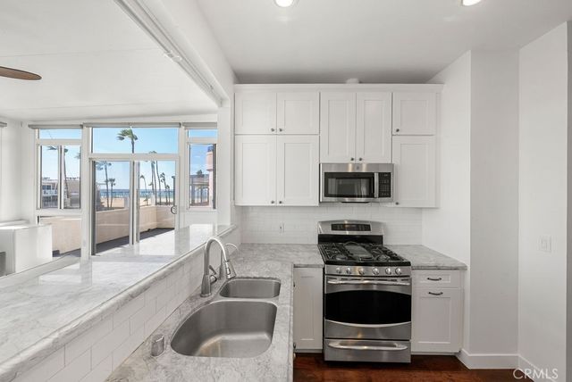 40 15th Street C, Hermosa Beach, CA 90254