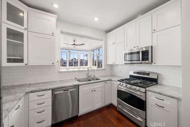 40 15th Street C, Hermosa Beach, CA 90254