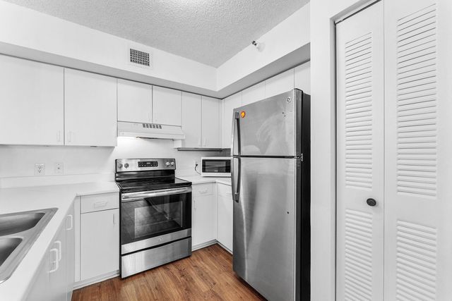 167 YACHT CLUB Way 205, Hypoluxo, FL 33462