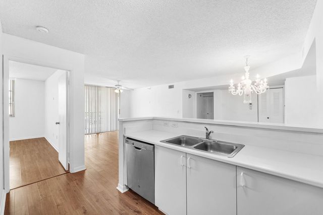 167 YACHT CLUB Way 205, Hypoluxo, FL 33462