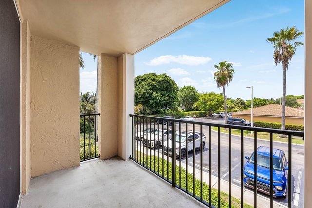 167 YACHT CLUB Way 205, Hypoluxo, FL 33462