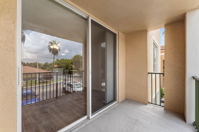 167 YACHT CLUB Way 205, Hypoluxo, FL 33462