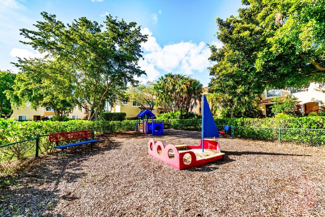 167 YACHT CLUB Way 205, Hypoluxo, FL 33462