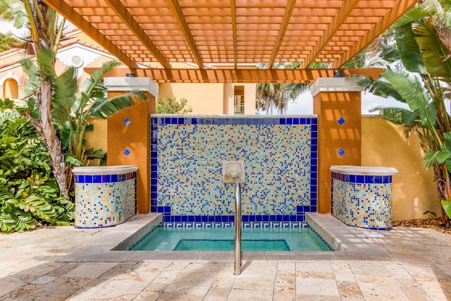 167 YACHT CLUB Way 205, Hypoluxo, FL 33462