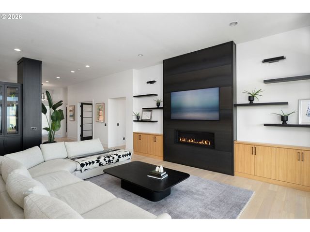 24856 Ne BALD PEAK Rd, Hillsboro, OR 97123