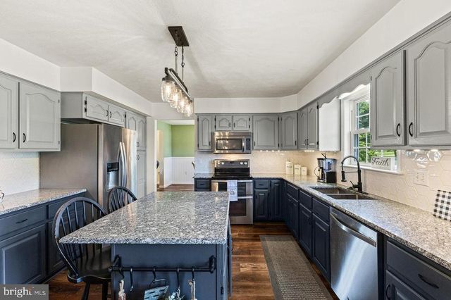 111 DEERFIELD ESTS DR, Stanley, VA 22851