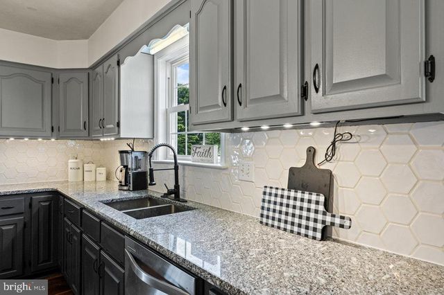 111 DEERFIELD ESTS DR, Stanley, VA 22851