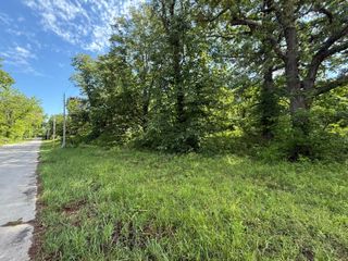 4146 North Farm Rd 145, Springfield, MO 65803