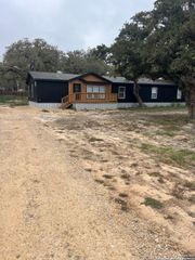 219 Hickory Hill, La Vernia, TX 78121
