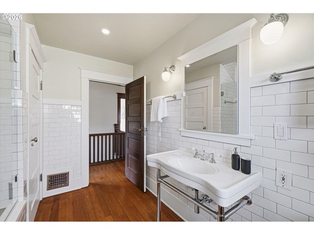 3024 Ne 44TH Ave, Portland, OR 97213