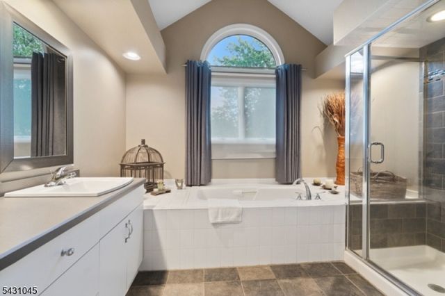 32 Lenox Ct, Montville Twp., NJ 07045