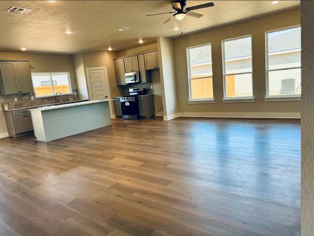 15517 Greenhouse Way, Lindale, TX 75771