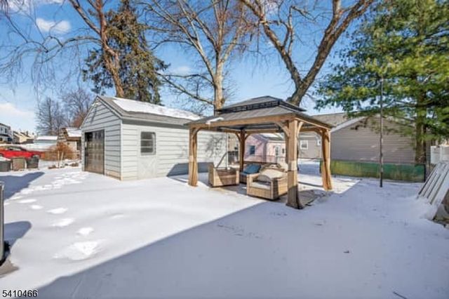 88 Harrington Rd, Clifton City, NJ 07012