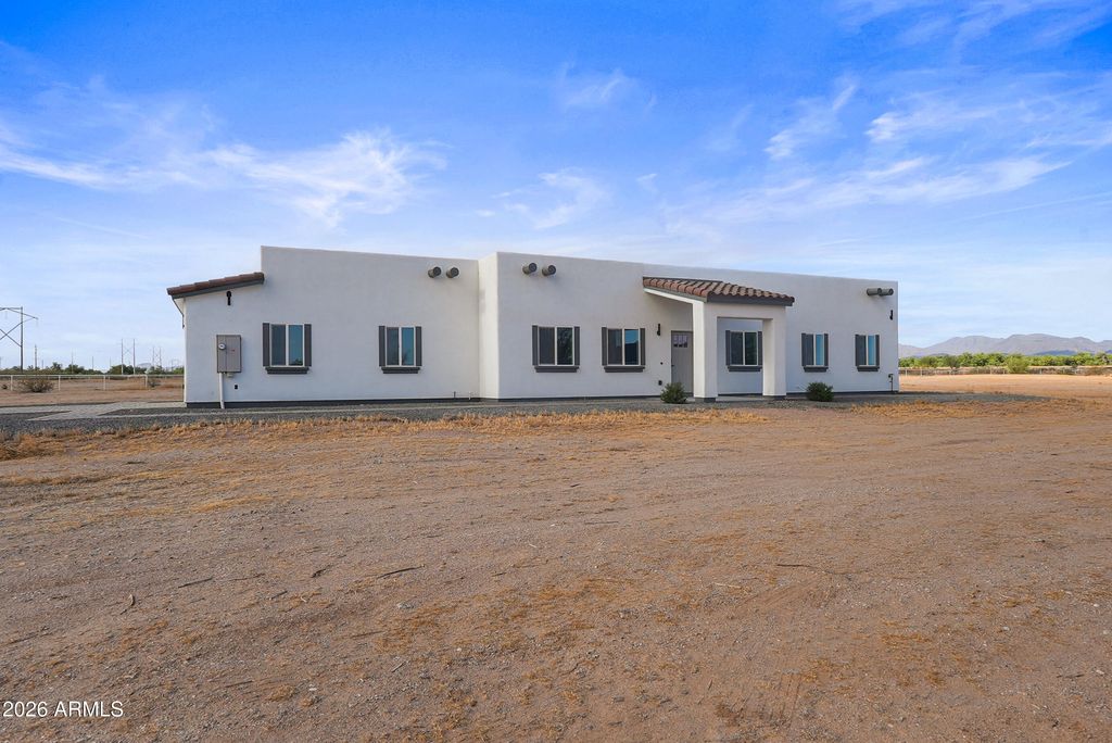 Image 2 of property listing at 40179 W ROBLES Road, Maricopa, AZ 85138