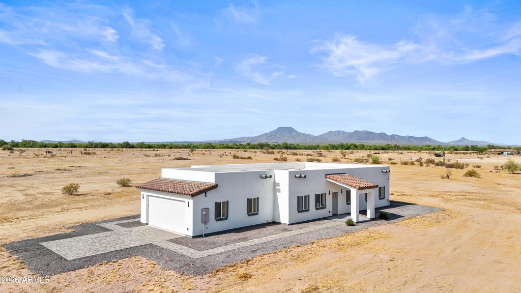 Image 3 of property listing at 40179 W ROBLES Road, Maricopa, AZ 85138
