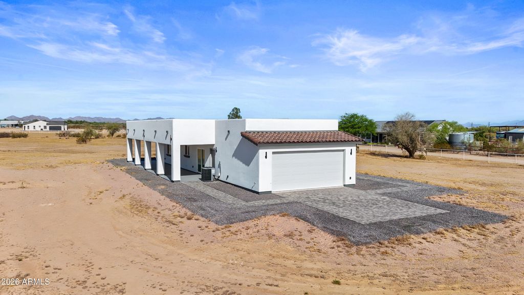 Image 5 of property listing at 40179 W ROBLES Road, Maricopa, AZ 85138
