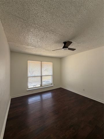 536 Valley Park Drive, Garland, TX 75043