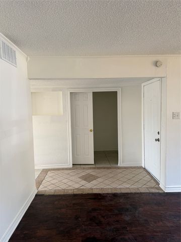 536 Valley Park Drive, Garland, TX 75043