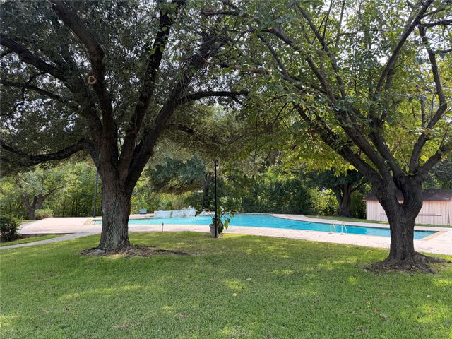 536 Valley Park Drive, Garland, TX 75043