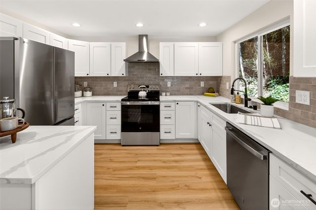 20017 Locust Way, Lynnwood, WA 98036