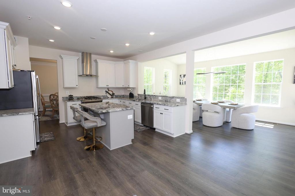 Image 12 of property listing at 313 BUCCOO REEF LOOP, Accokeek, MD 20607