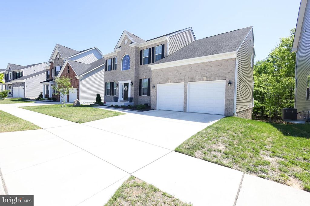 Image 2 of property listing at 313 BUCCOO REEF LOOP, Accokeek, MD 20607