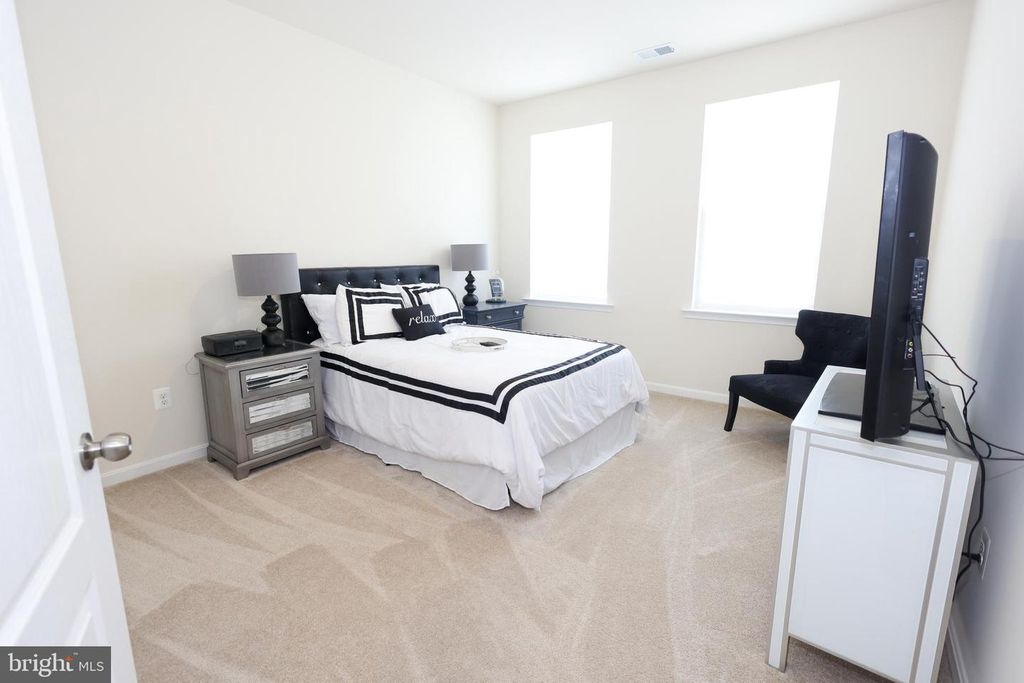 Image 31 of property listing at 313 BUCCOO REEF LOOP, Accokeek, MD 20607