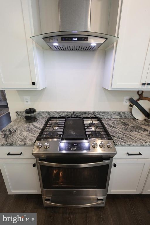 Image 8 of property listing at 313 BUCCOO REEF LOOP, Accokeek, MD 20607