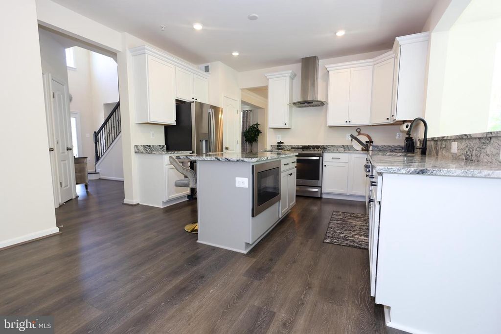 Image 9 of property listing at 313 BUCCOO REEF LOOP, Accokeek, MD 20607