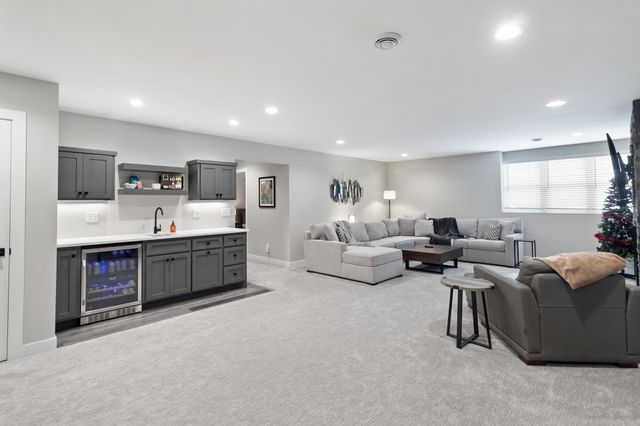 15598 Duck Trail Lane, Apple Valley, MN 55124