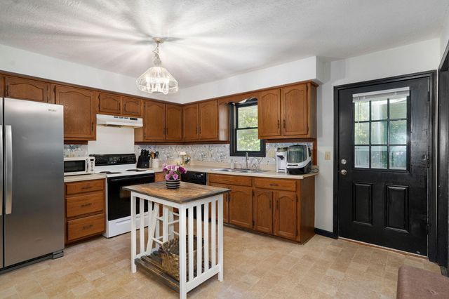 4010 W Dahlia Drive, Battlefield, MO 65619