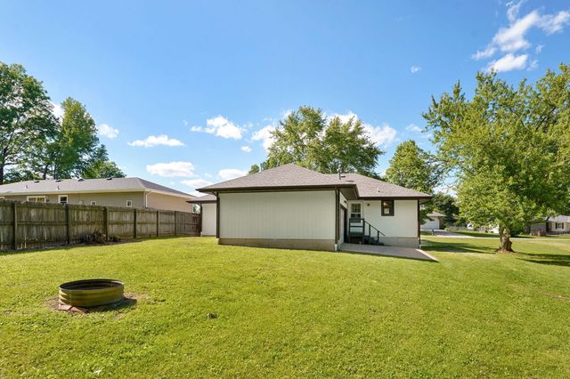 4010 W Dahlia Drive, Battlefield, MO 65619