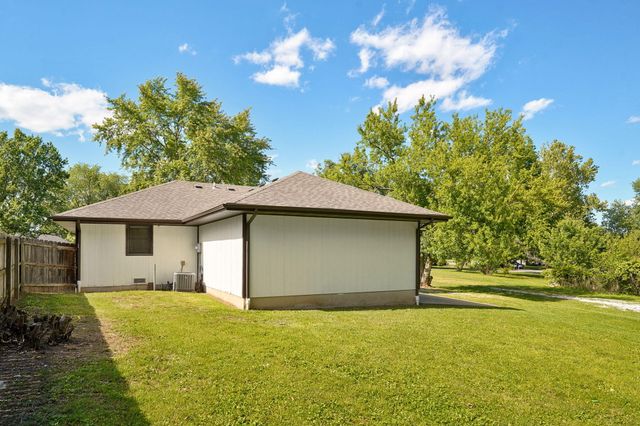 4010 W Dahlia Drive, Battlefield, MO 65619