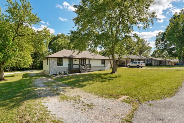 4010 W Dahlia Drive, Battlefield, MO 65619