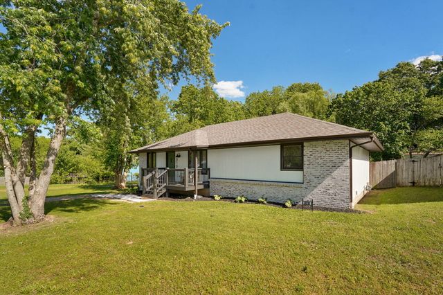 4010 W Dahlia Drive, Battlefield, MO 65619