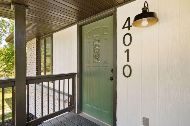 4010 W Dahlia Drive, Battlefield, MO 65619
