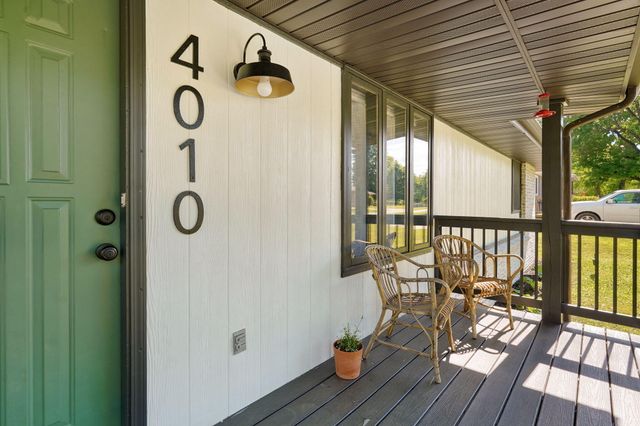 4010 W Dahlia Drive, Battlefield, MO 65619
