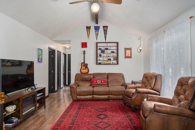4010 W Dahlia Drive, Battlefield, MO 65619