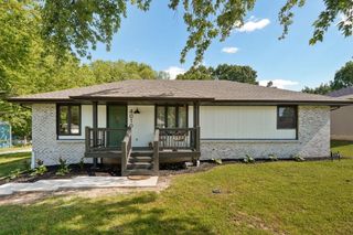 4010 W Dahlia Drive, Battlefield, MO 65619