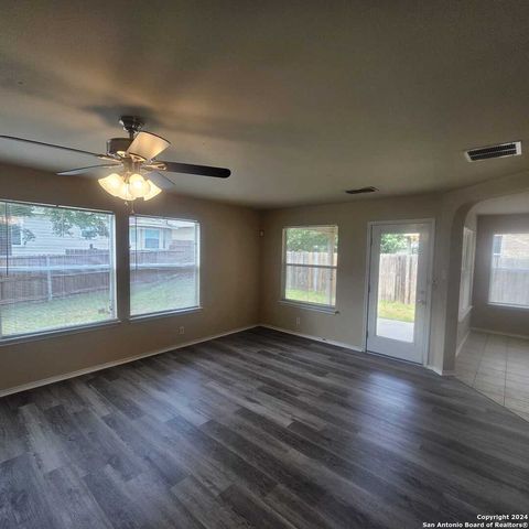 4007 Dunn Oak Dr, San Antonio, TX 78223