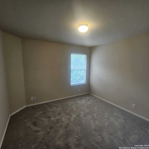 4007 Dunn Oak Dr, San Antonio, TX 78223