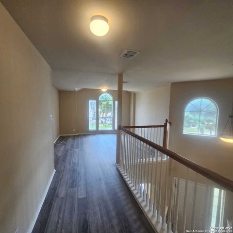 4007 Dunn Oak Dr, San Antonio, TX 78223