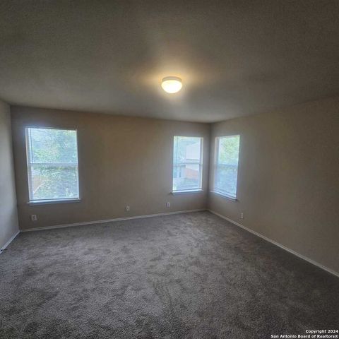 4007 Dunn Oak Dr, San Antonio, TX 78223