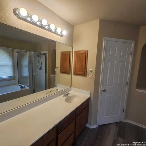 4007 Dunn Oak Dr, San Antonio, TX 78223