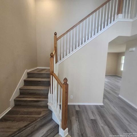 4007 Dunn Oak Dr, San Antonio, TX 78223
