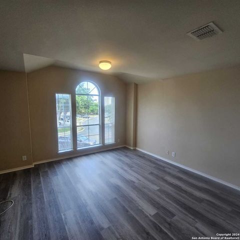 4007 Dunn Oak Dr, San Antonio, TX 78223