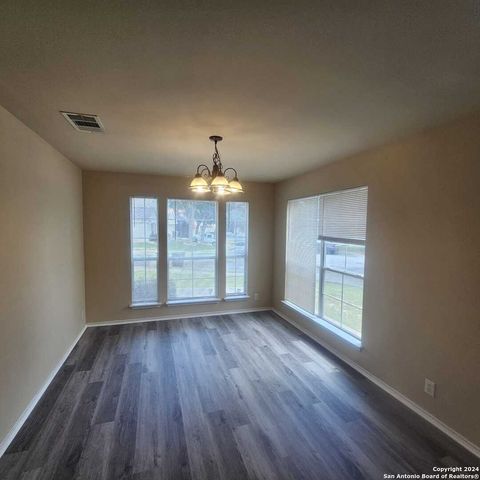 4007 Dunn Oak Dr, San Antonio, TX 78223
