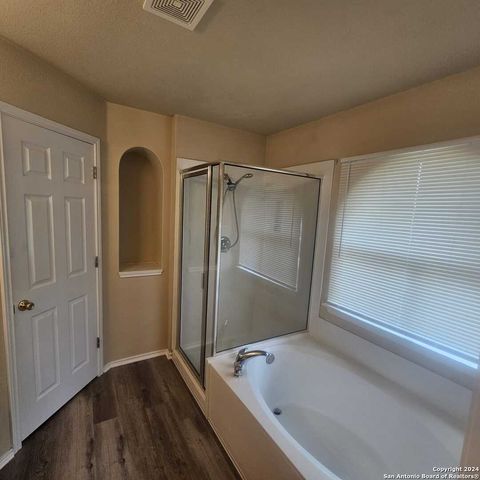 4007 Dunn Oak Dr, San Antonio, TX 78223