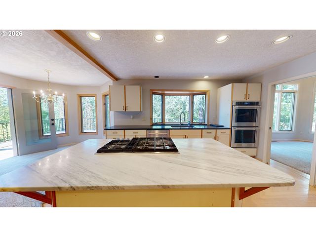 1912 SUNBURST Ter, West Linn, OR 97068